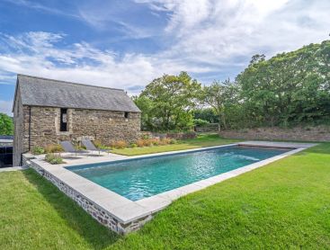 Bauernhaus mit Poolanlage 1