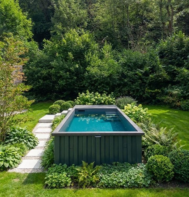 Cubepool aus alten Schiffscontainern mit Biotop Technik als Living Pool