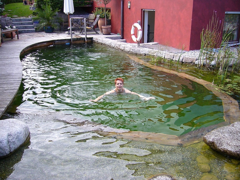 Schwimmteich in Deutschland auf engstem Raum