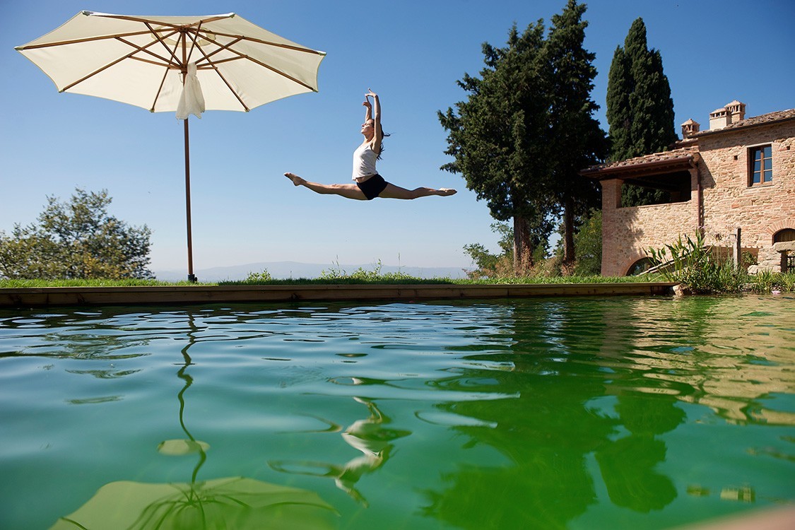 Schwimmteich in Italien in Hotel mit nachhaltigem Konzept